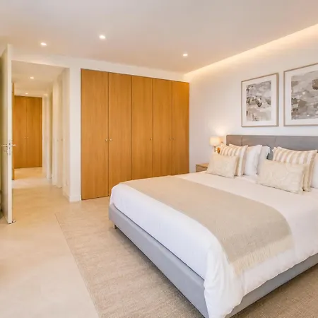 Sea View Apartment *